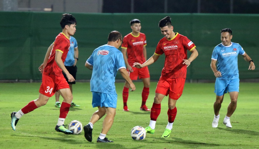 tuyen viet nam rang ro truoc tran gap trung quoc dspl