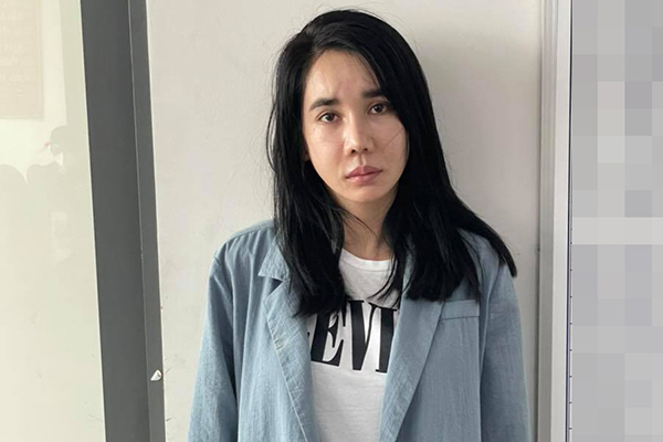 kieu nu danh trao dong ho rolex tien ty cua nguoi tinh dai gia dspl