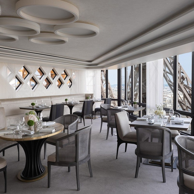 can ho bi mat tren dinh thap eiffel dspl 1b can ho bi mat tren dinh thap eiffel dspl 1b