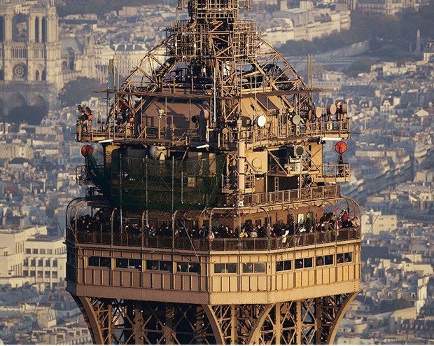 can ho bi mat tren dinh thap eiffel dspl 5 can ho bi mat tren dinh thap eiffel dspl 5