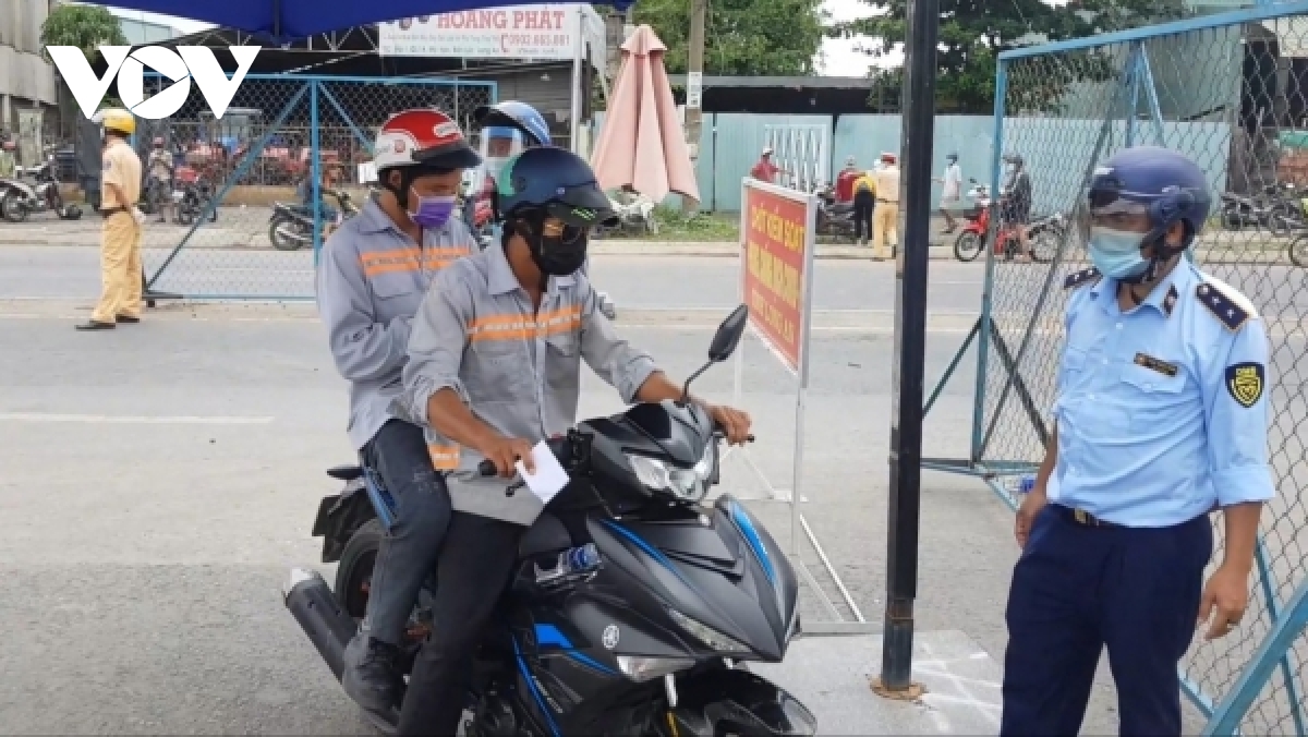 long an dung hoat dong chot tram kiem tra phong chong dich covid 19 dspl