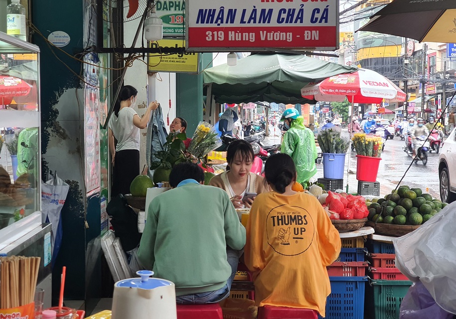 noi lo gong lo va pha san trong niem vui duoc mo ban tai cho dspl