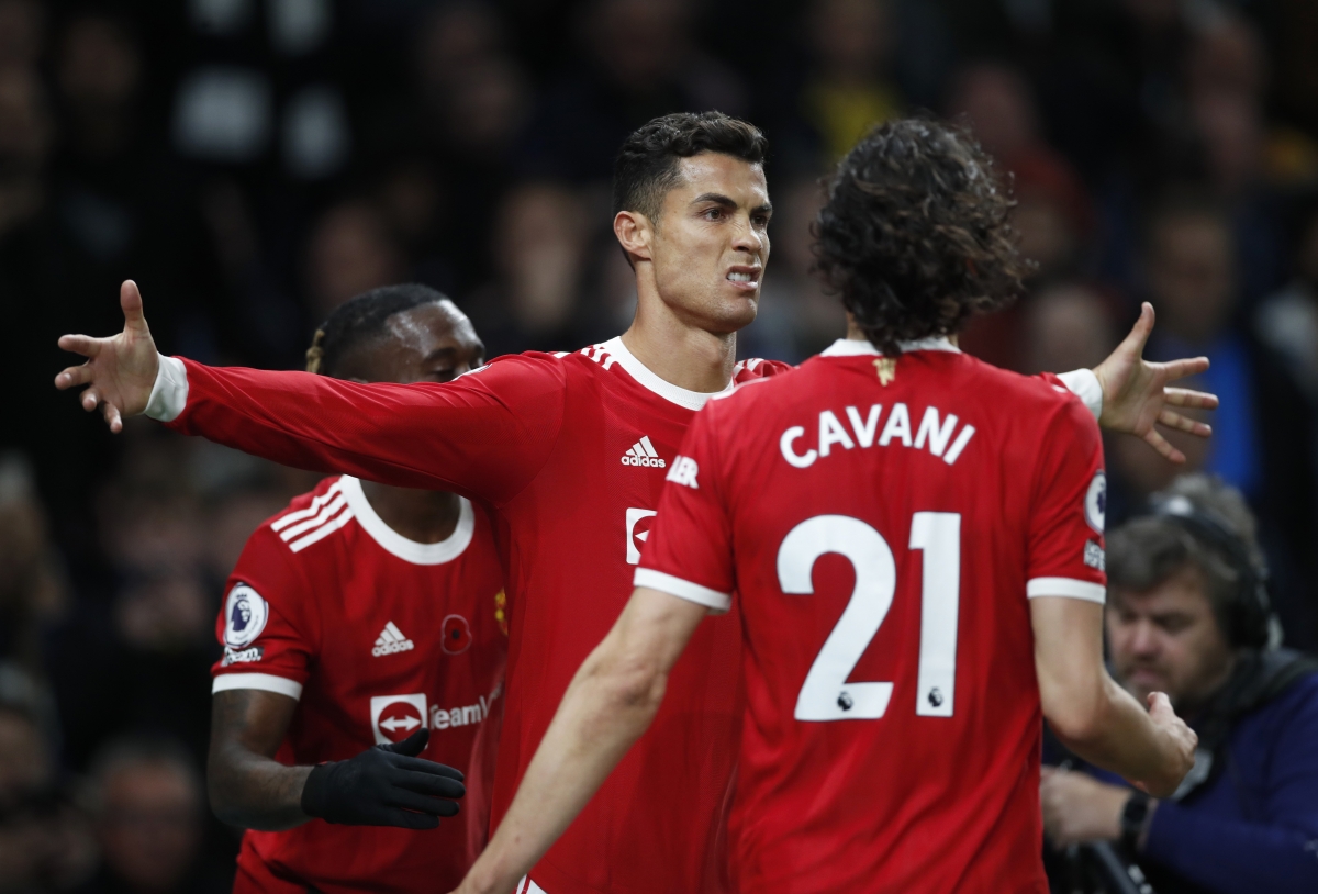 ronaldo ruc sang mu thang dam tottenham de tro lai cuoc dua vo dich spl
