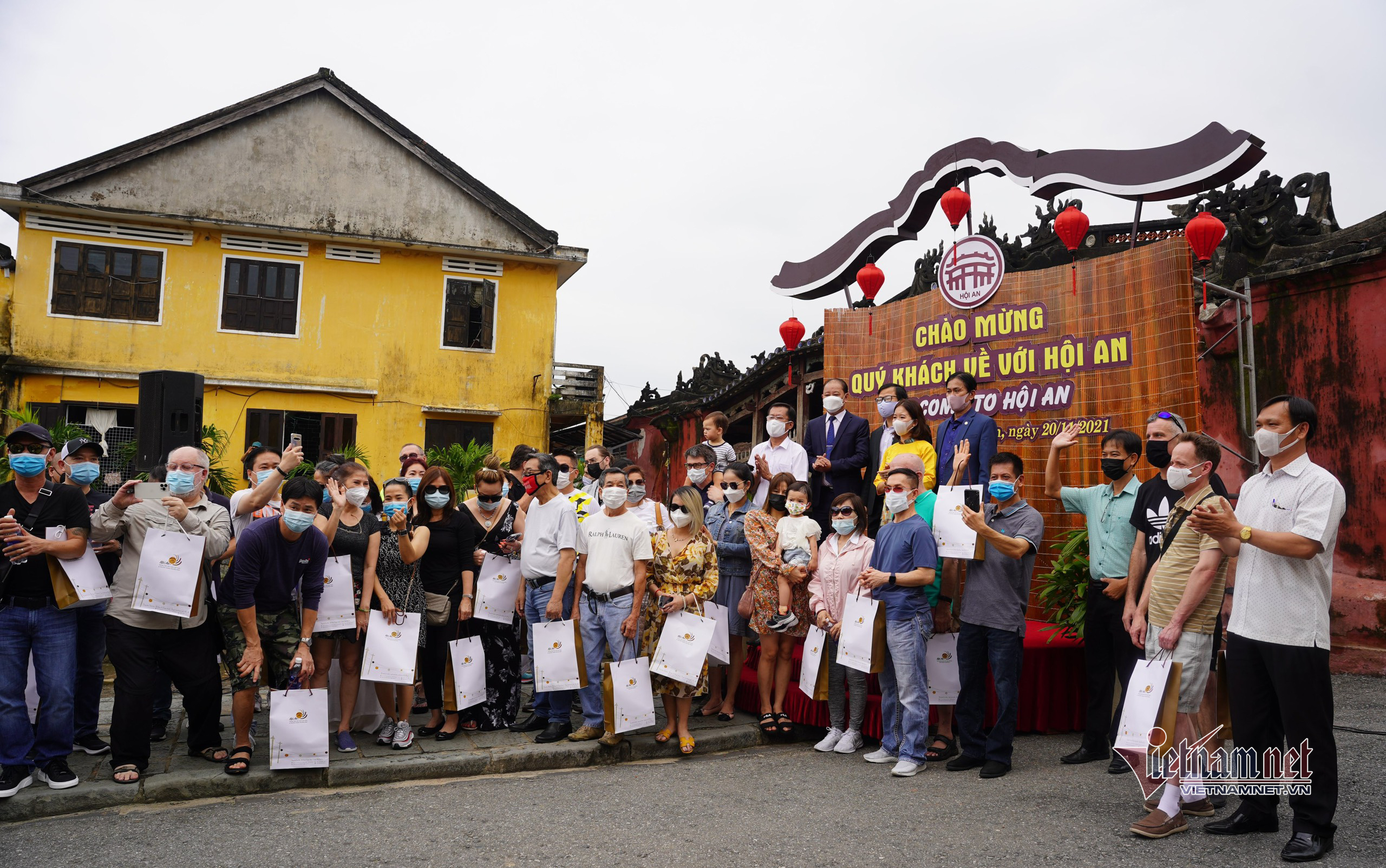 doan khach quoc te dau tien tro lai pho co hoi an sau 2 nam dich dspl 6