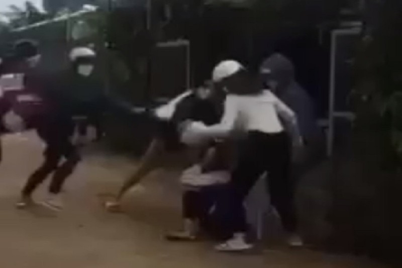 tam giu hinh su 4 co gai lien quan vu danh hoi dong nu sinh cap 3 spl tam giu hinh su 4 co gai lien quan vu danh hoi dong nu sinh cap 3 spl