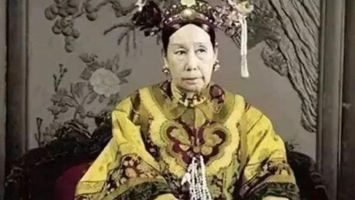 tu hi thai hau tung co thai ngoai y muon o tuoi 46 ba danh y lan luot chan doan chi mot nguoi duy nhat song sot dspl
