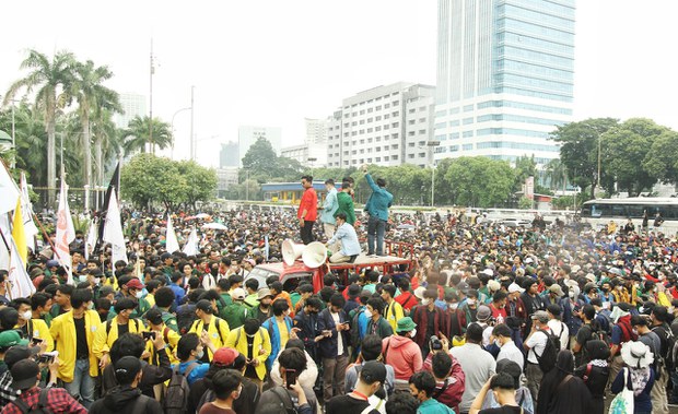 sinh vien indonesia xuong duong bieu tinh quy mo lon 1