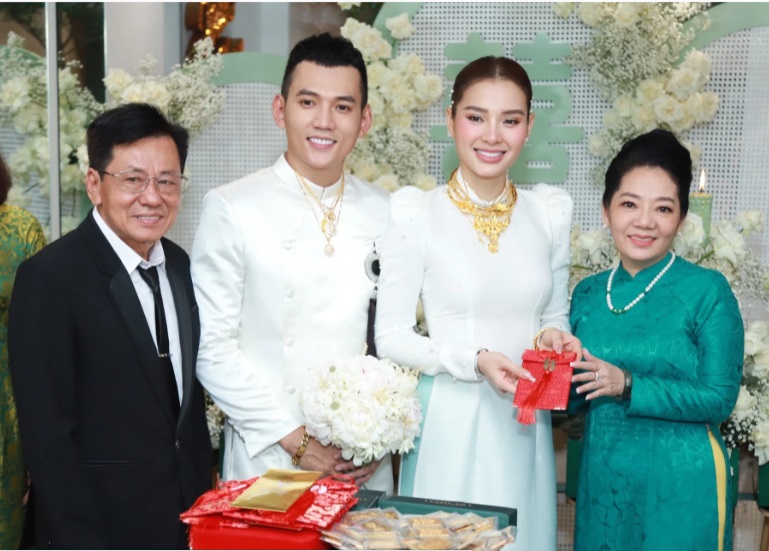 le ruoc dau phuong trinh jolie ly binh co dau xuc dong bat khoc dspl 1 le ruoc dau phuong trinh jolie ly binh co dau xuc dong bat khoc dspl 1