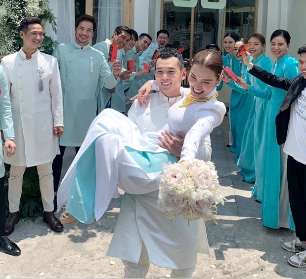 le ruoc dau phuong trinh jolie ly binh co dau xuc dong bat khoc dspl 4 le ruoc dau phuong trinh jolie ly binh co dau xuc dong bat khoc dspl 4