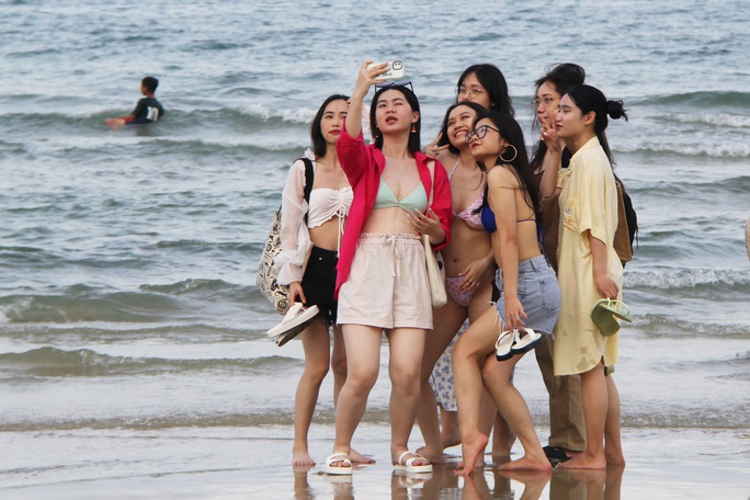 du khach no nuc den cac diem vui choi o da nang dong gap 5 6 lan ngay thuong spl 7