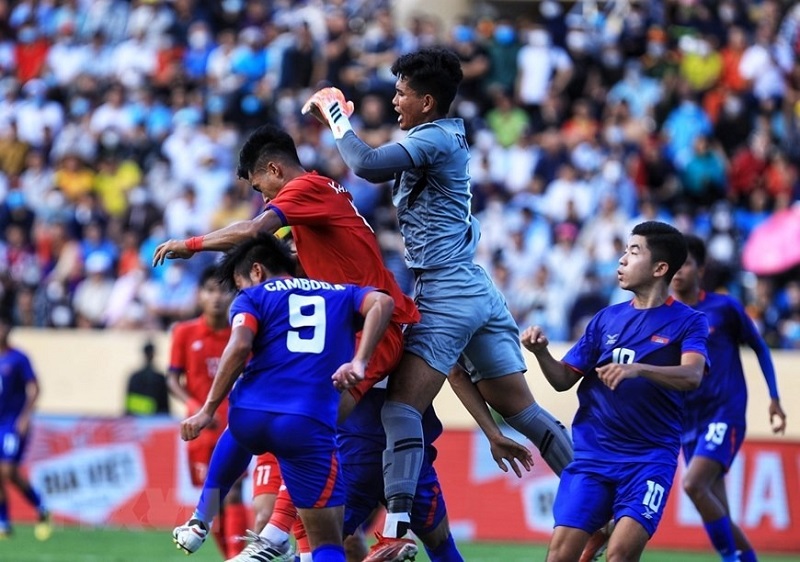 thang thuyet phuc u23 lao 4 1 u23 campuchia vuon len dan dau bang b 1