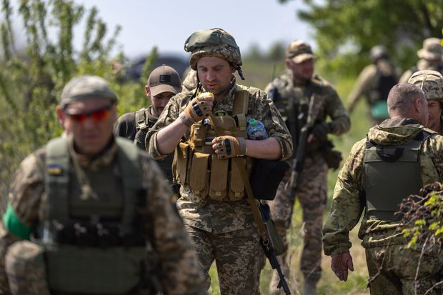 anh tim mua vu khi thoi lien xo hoac nga de vien tro cho ukraine dspl 123