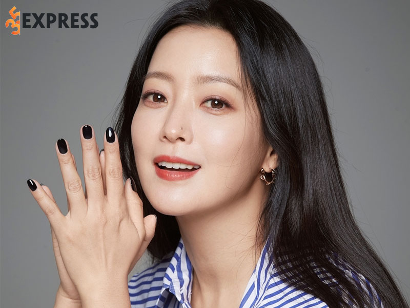 chi dai kim hee sun tro lai man anh rong sau 19 nam dspl chi dai kim hee sun tro lai man anh rong sau 19 nam dspl