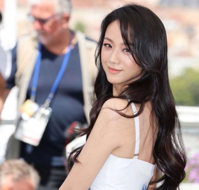 thang duy khac biet o cannes 2022 thang duy khac biet o cannes 2022