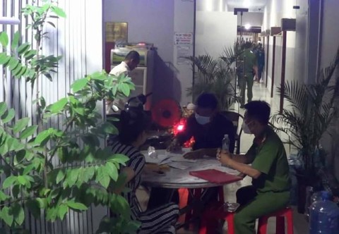 phat hien quan ly nha nghi va 14 khach duong tinh ma tuy sp