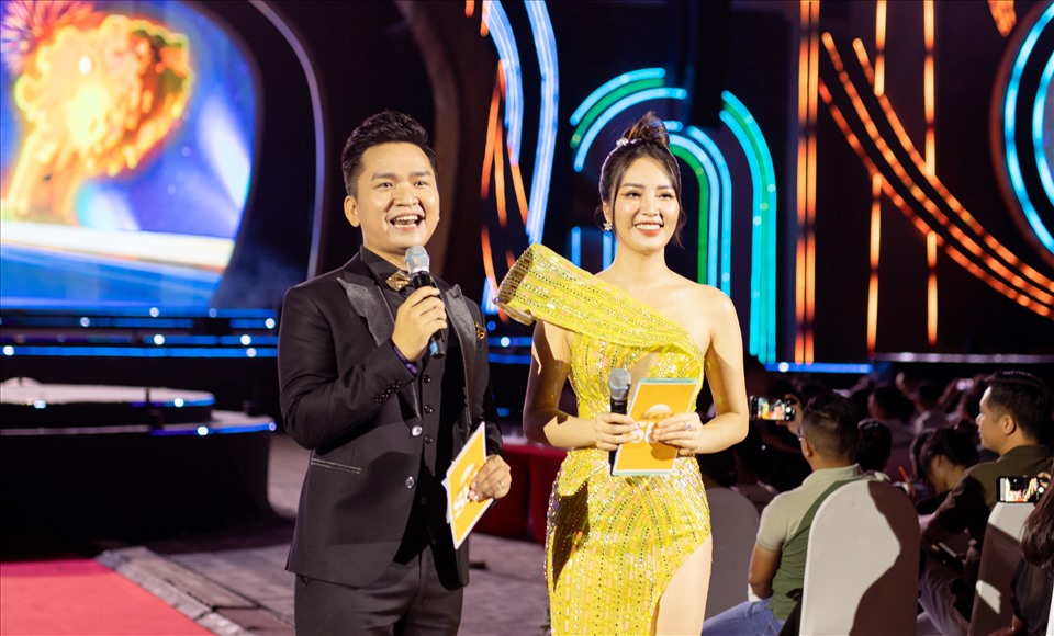 a hau thuy van gap su co khi dan cung mc hanh phuc dspl 1 a hau thuy van gap su co khi dan cung mc hanh phuc dspl 1