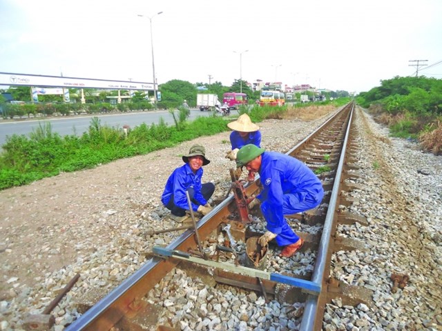 hon 800 ty dong nang cap cai tao duong sat ha noi vinh dspl hon 800 ty dong nang cap cai tao duong sat ha noi vinh dspl