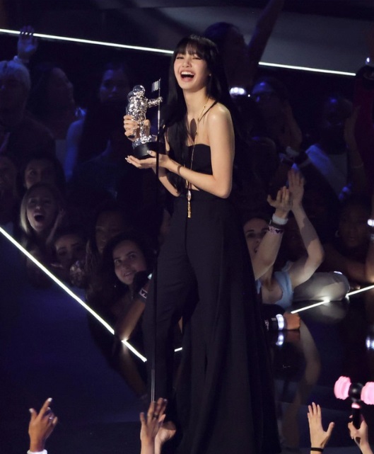 mtv vmas 2022 lisa blackpink lap ki tich tro thanh nghe si solo dau tien gianh giai mv k pop xuat sac nhat dspl 2 mtv vmas 2022 lisa blackpink lap ki tich tro thanh nghe si solo dau tien gianh giai mv k pop xuat sac nhat dspl 2