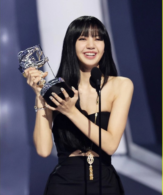 mtv vmas 2022 lisa blackpink lap ki tich tro thanh nghe si solo dau tien gianh giai mv k pop xuat sac nhat dspl mtv vmas 2022 lisa blackpink lap ki tich tro thanh nghe si solo dau tien gianh giai mv k pop xuat sac nhat dspl