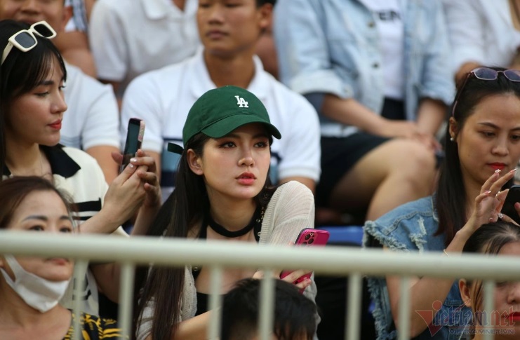 hot girl gay bao tren san vinh 3