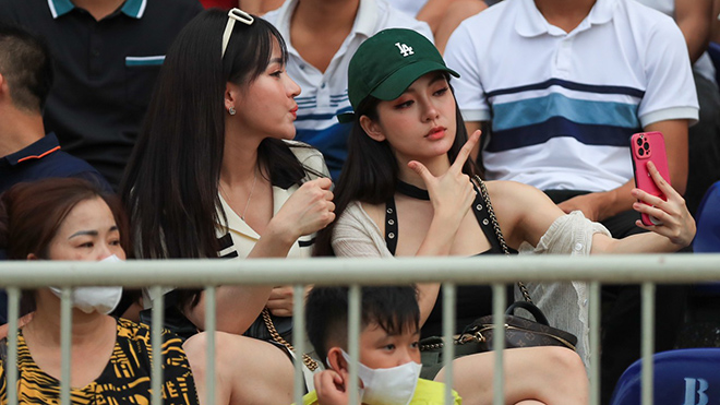hot girl gay bao tren san vinh 4