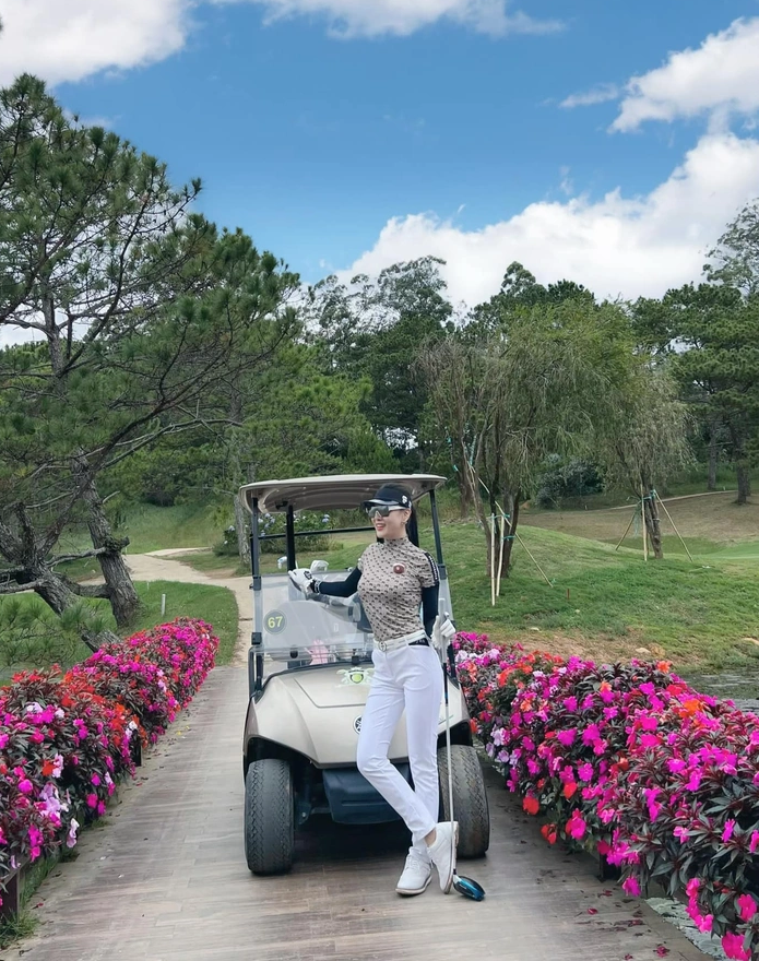 sau loat on ao phuong oanh va shark binh van cong khai di choi golf dspl sau loat on ao phuong oanh va shark binh van cong khai di choi golf dspl