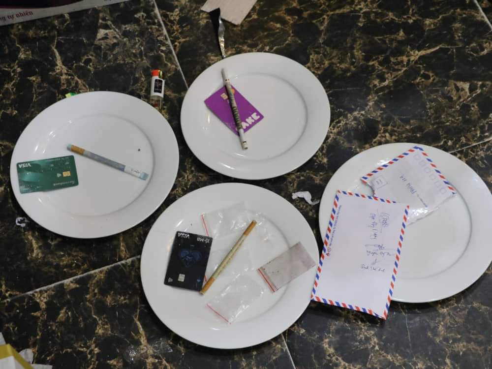 ha tinh dot kich quan karaoke bat 39 nam nu bay lac su dung ma tuy1 ha tinh dot kich quan karaoke bat 39 nam nu bay lac su dung ma tuy1