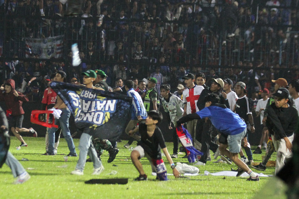tham kich bong da o indonesia canh sat vi pham quy dinh fifa 1 tham kich bong da o indonesia canh sat vi pham quy dinh fifa 1