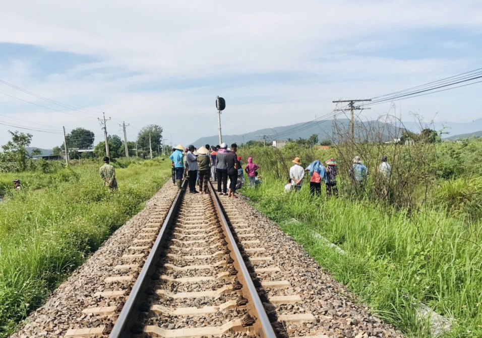 dieu tra su viec nguoi dan ong tu vong trong bui co ven duong tau dspl