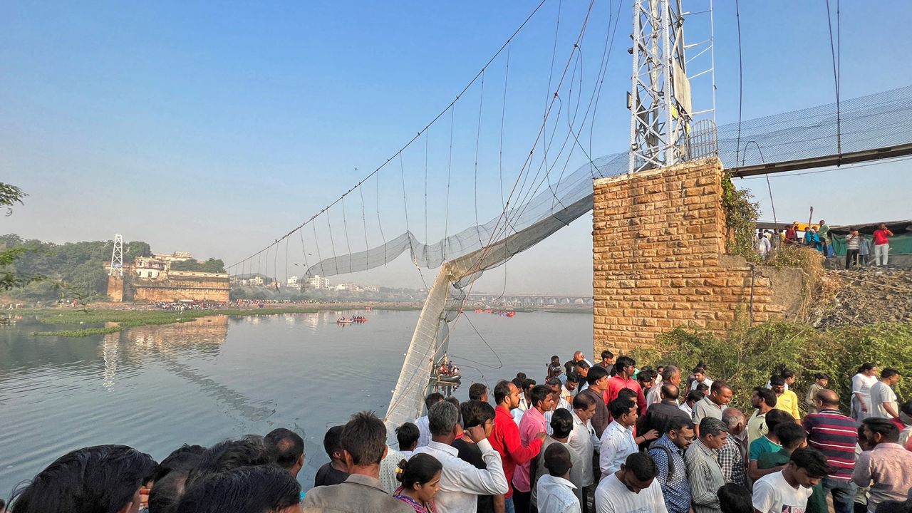 9 nguoi bi bat giu sau tham hoa sap cau 141 nguoi chet o an do dspl 3 9 nguoi bi bat giu sau tham hoa sap cau 141 nguoi chet o an do dspl 3
