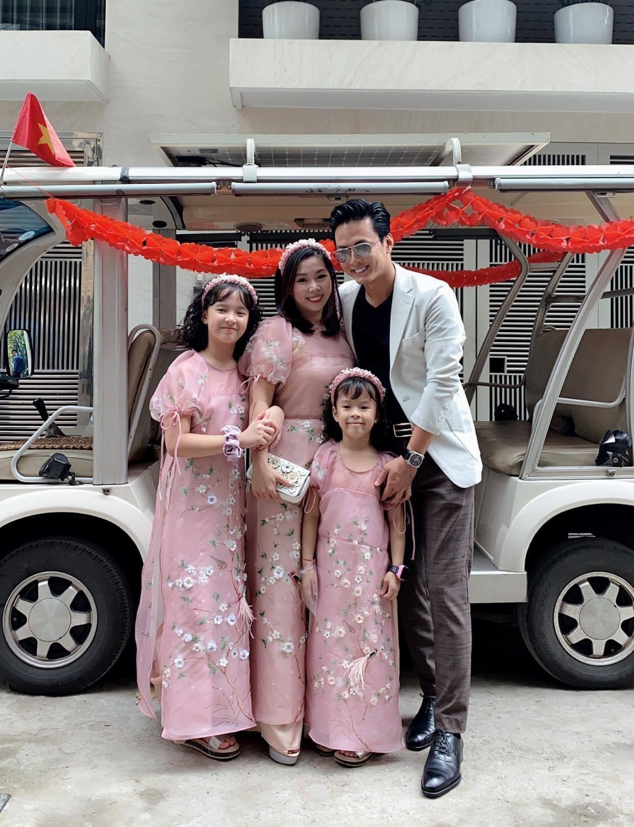 buc anh tiet lo tinh trang hon nhan vo chong hong dang sau on ao o dspl 1 5 buc anh tiet lo tinh trang hon nhan vo chong hong dang sau on ao o dspl 1 5