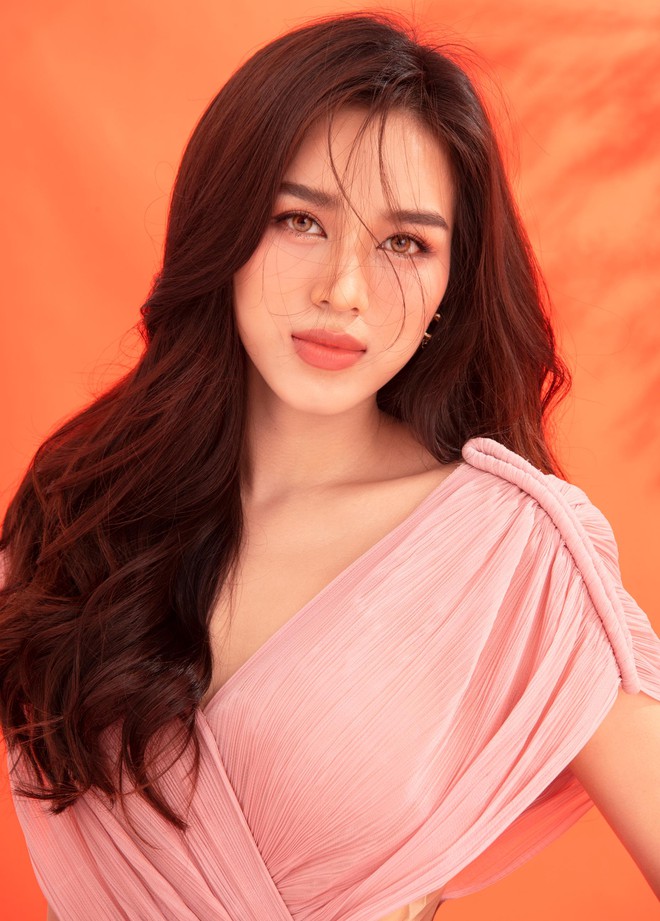 can canh nhan sac hoa hau do thi ha trong bo anh chao xuan 2022 192305 can canh nhan sac hoa hau do thi ha trong bo anh chao xuan 2022 192305