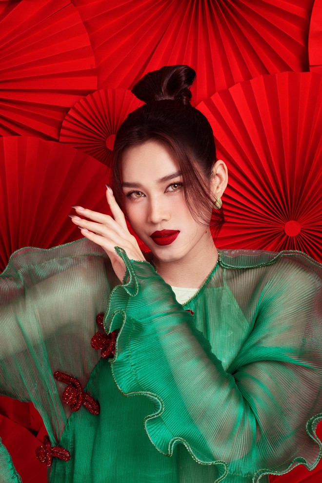 can canh nhan sac hoa hau do thi ha trong bo anh chao xuan 2022 192308 can canh nhan sac hoa hau do thi ha trong bo anh chao xuan 2022 192308