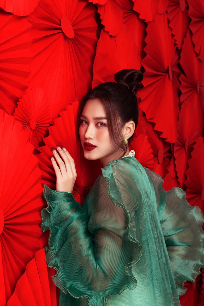can canh nhan sac hoa hau do thi ha trong bo anh chao xuan 2022 192313 can canh nhan sac hoa hau do thi ha trong bo anh chao xuan 2022 192313