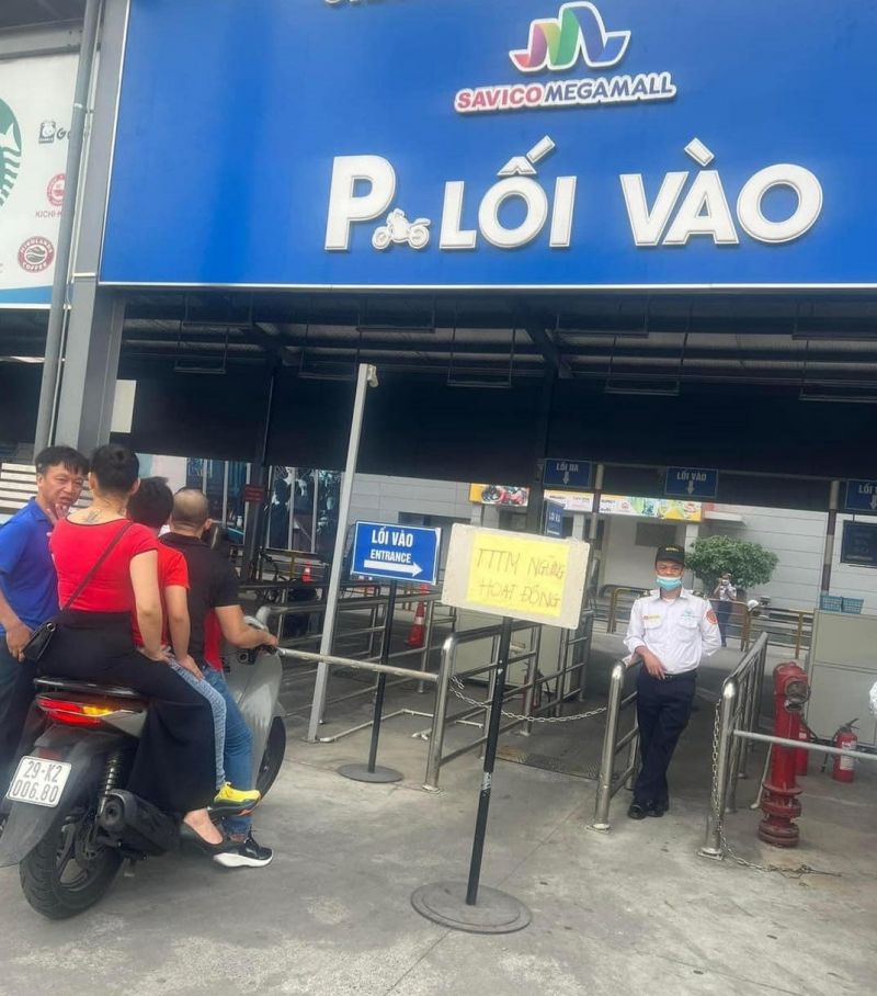 long bien cong an dang dieu tra vu no lon tai trung tam thuong mai savico 3 long bien cong an dang dieu tra vu no lon tai trung tam thuong mai savico 3