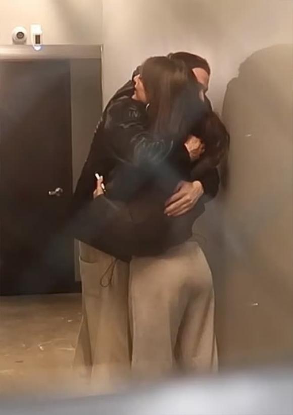 emily ratajkowski hen ho nhieu dan ong cung luc 91