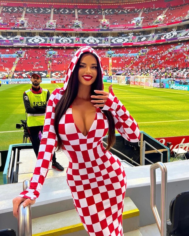 nu nguoi mau mac do pha vo quy dinh cua qatar khi co vu world cup 3 nu nguoi mau mac do pha vo quy dinh cua qatar khi co vu world cup 3