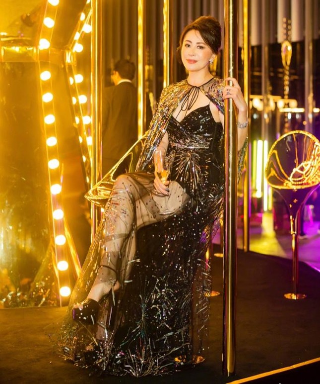 choang ngop truoc cuoc song sang chanh cua luu gia linh 2