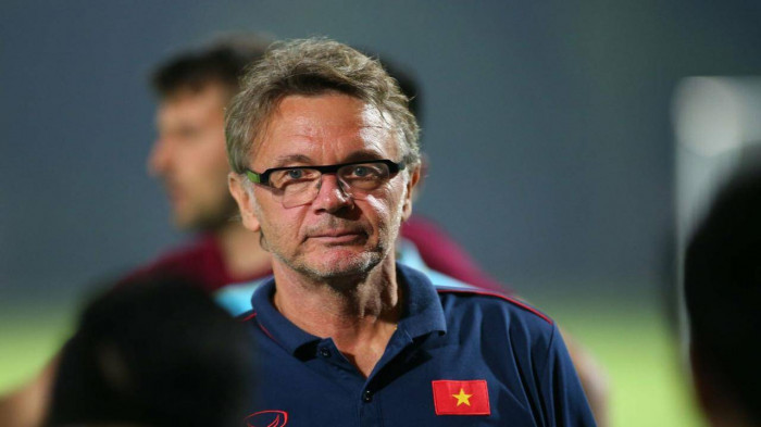 muc luong cao khong tuong cua tan hlv doi tuyen viet nam dspl