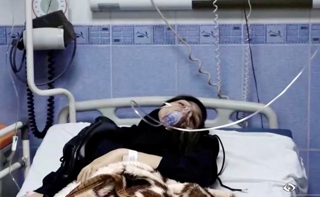 mot loat nu sinh iran bi dau doc phu huynh bieu tinh dspl mot loat nu sinh iran bi dau doc phu huynh bieu tinh dspl