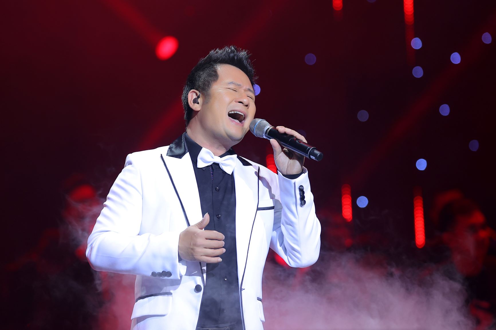 bang kieu bi phan ung khi noi khan gia cua toi deu la nguoi co tien dspl1
