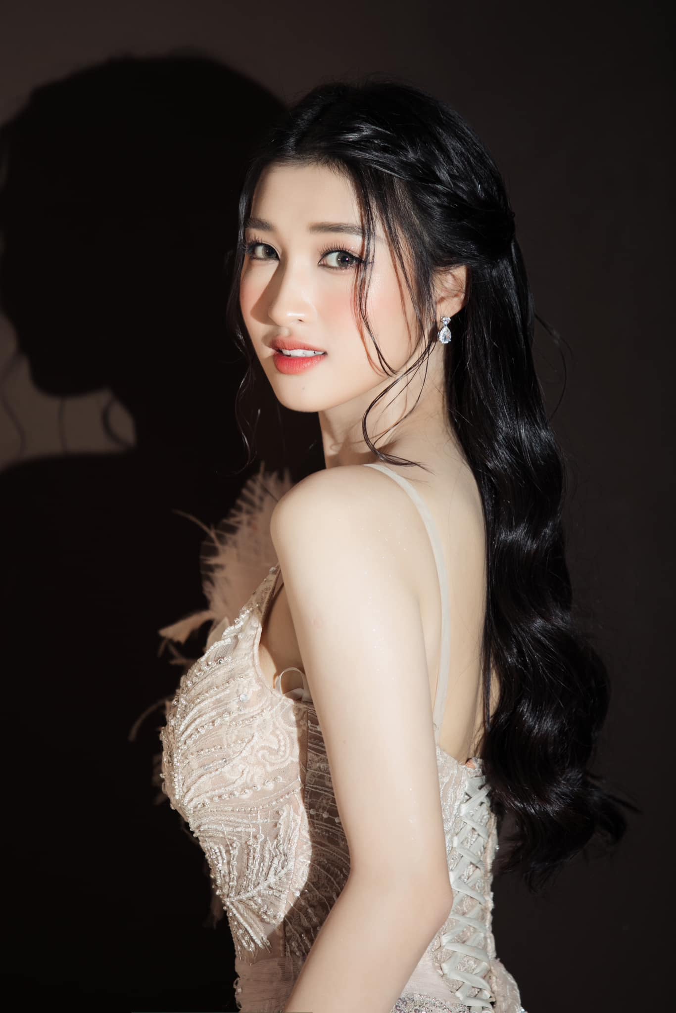 a hau phuong nhi 6 8421 a hau phuong nhi 6 8421