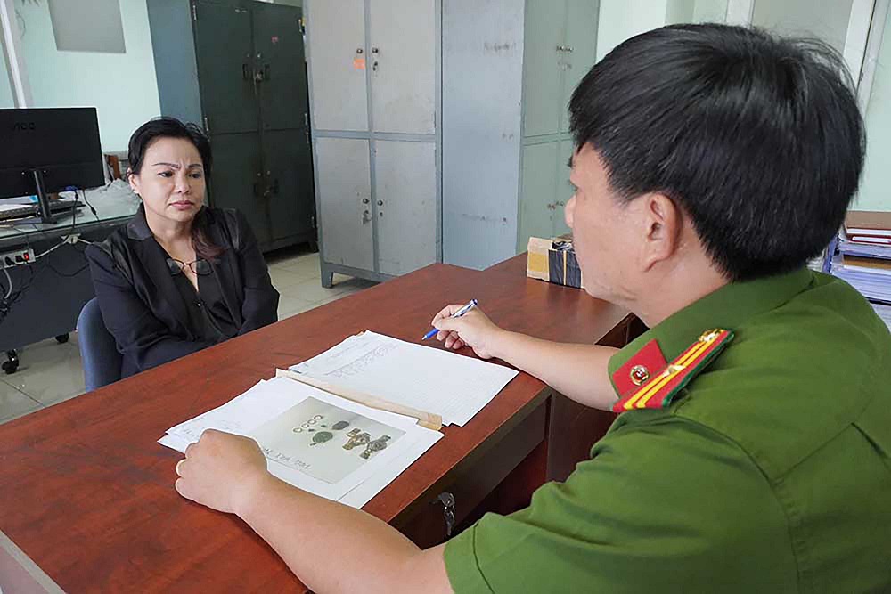 nu nhan vien ve sinh trom 34 ty dong cua giam doc nguoi nuoc ngoai dspl nu nhan vien ve sinh trom 34 ty dong cua giam doc nguoi nuoc ngoai dspl