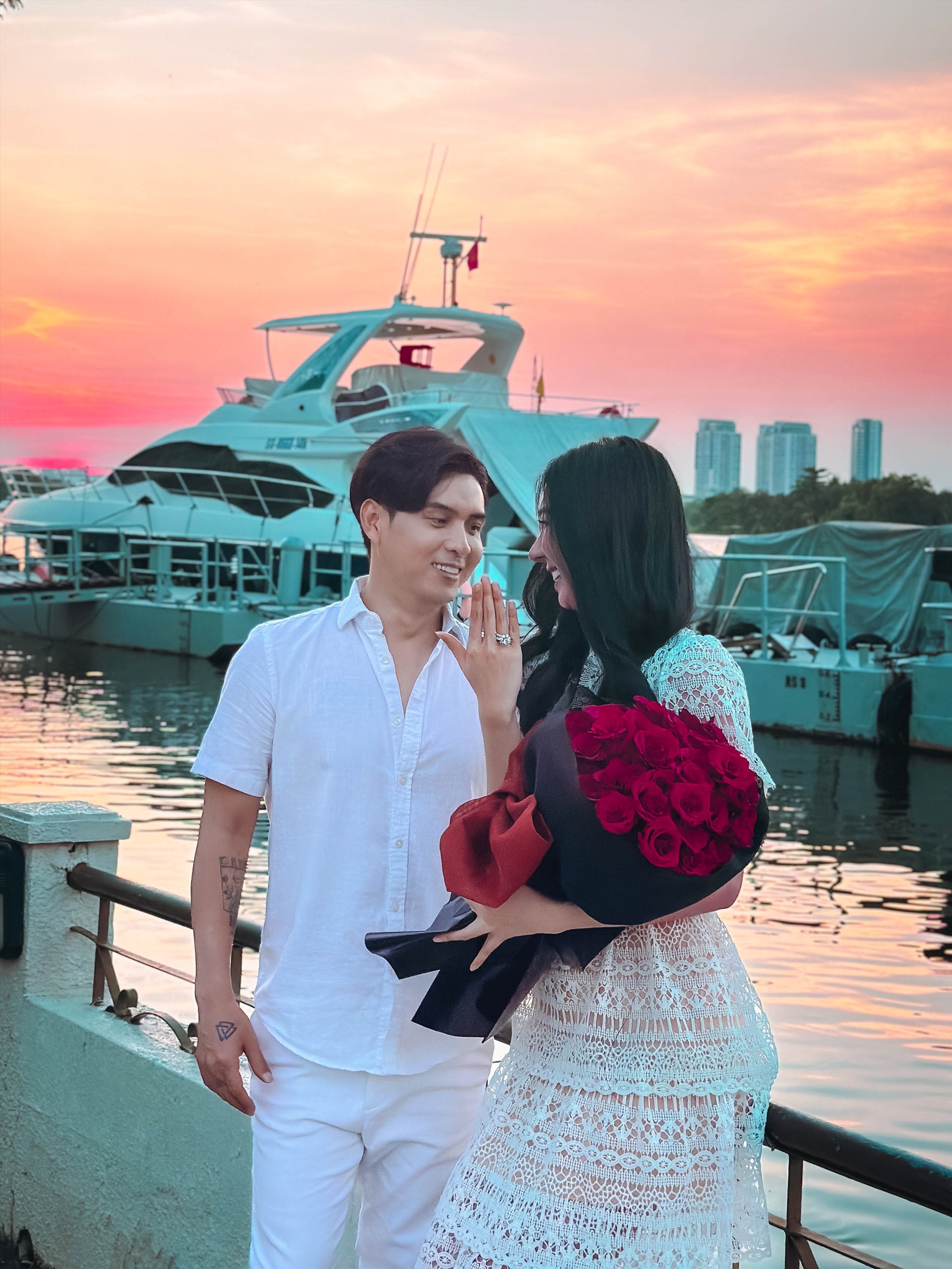 ho quang hieu cau hon ban gai kem 17 tuoi 4 ho quang hieu cau hon ban gai kem 17 tuoi 4