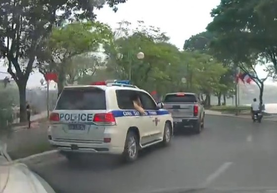 tuoc bang lai cua tai xe o to ban tai vi phot lo tin hieu xe uu tien 2023 dsp tuoc bang lai cua tai xe o to ban tai vi phot lo tin hieu xe uu tien 2023 dsp