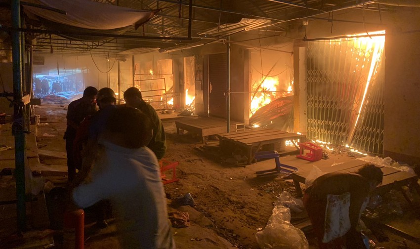 chay lon tai cho bien gioi huyen ea sup 0 chay lon tai cho bien gioi huyen ea sup 0