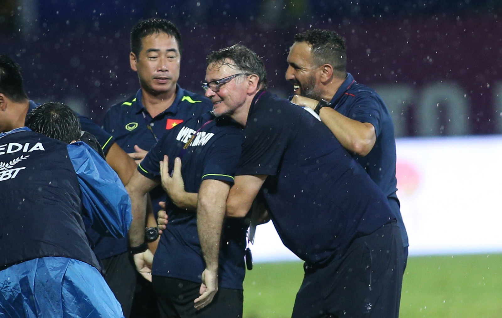 lay ve ban ket sea games hlv philippe troussier 1 lay ve ban ket sea games hlv philippe troussier 1
