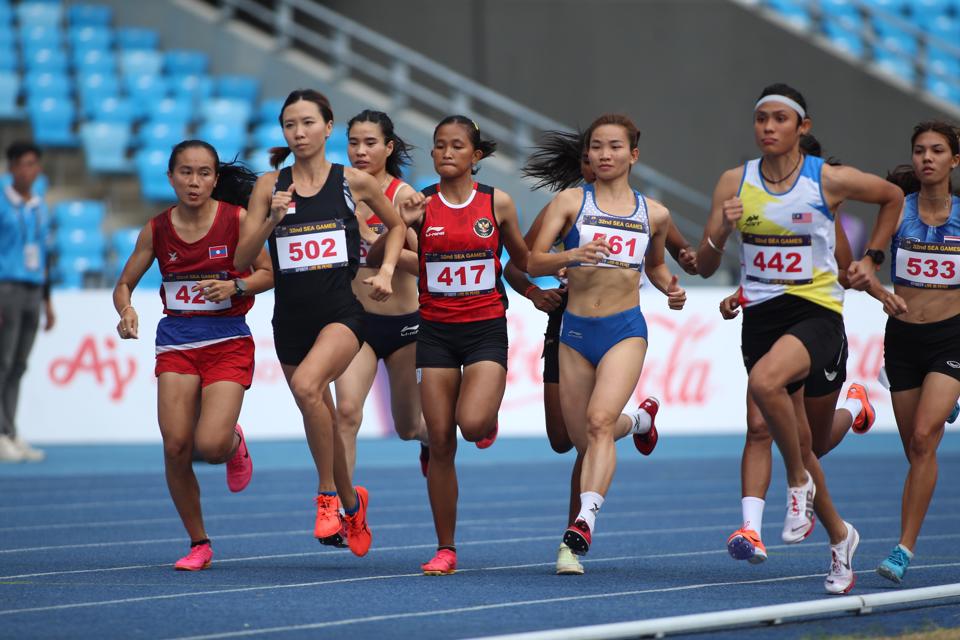 nguyen thi oanh lap ky luc gianh 2 hcv cu ly dai dspl nguyen thi oanh lap ky luc gianh 2 hcv cu ly dai dspl