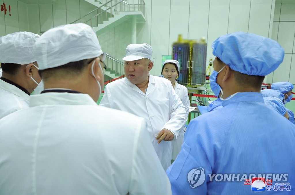 kim jong un cung con gai thi sat tram ve tinh quan su 4 kim jong un cung con gai thi sat tram ve tinh quan su 4