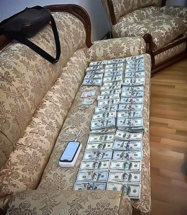 ukraine phat hien hang chuc coc tien trong vu an tham nhung o toa toi cao ukraine phat hien hang chuc coc tien trong vu an tham nhung o toa toi cao